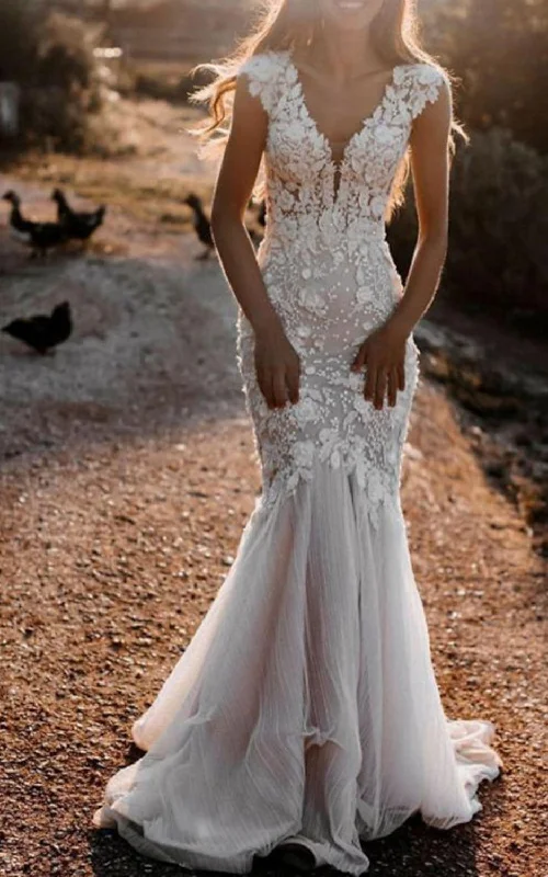 Mermaid V-neck Lace Wedding Dress Simple Casual Sexy Elegant Country Garden With Open Back And Sleevesless Appliques Classic Lace Gown